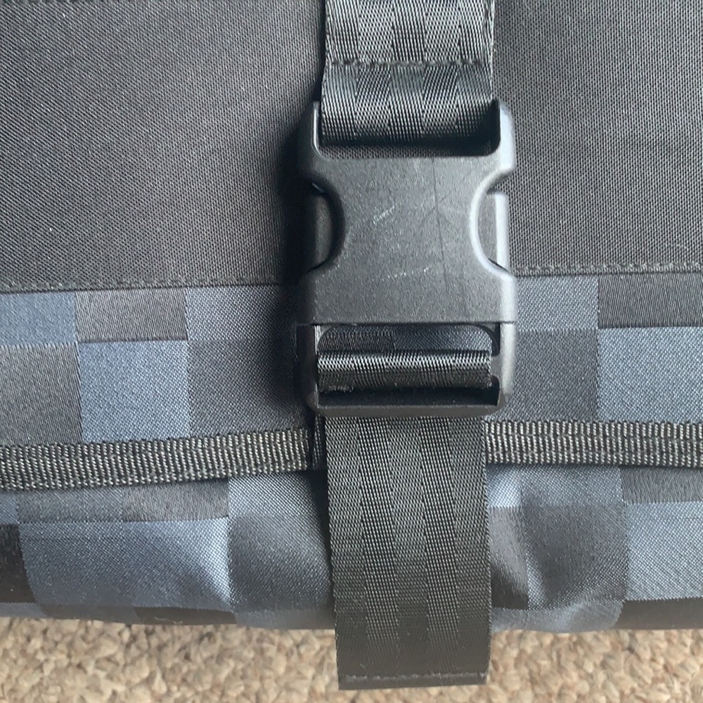 Large Speck Computer Messenger Bag - image 3